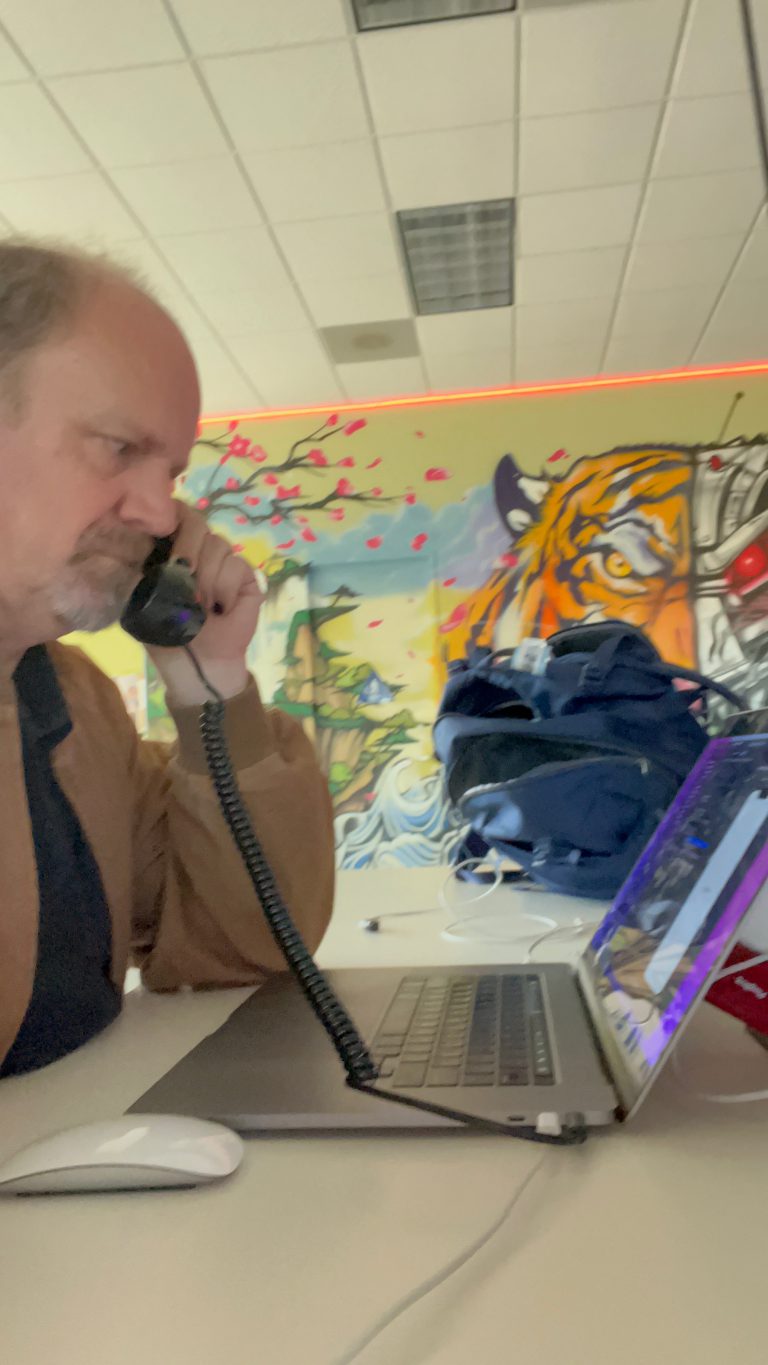 Yes, this handset works!